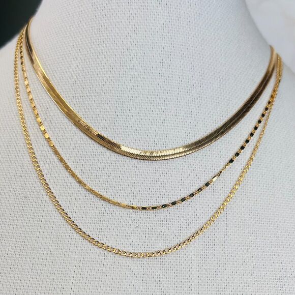 REVOLVE SHASHI Mikaela Multi Layered Necklace in Gold Chain Herringbone & Dainty - Picture 5 of 6